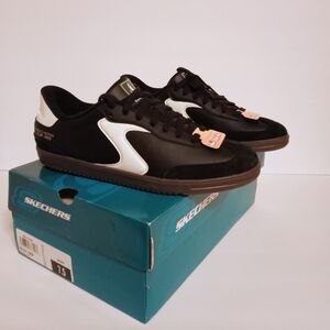 Skechers  Men's/ Womens  Black and White Sneakers